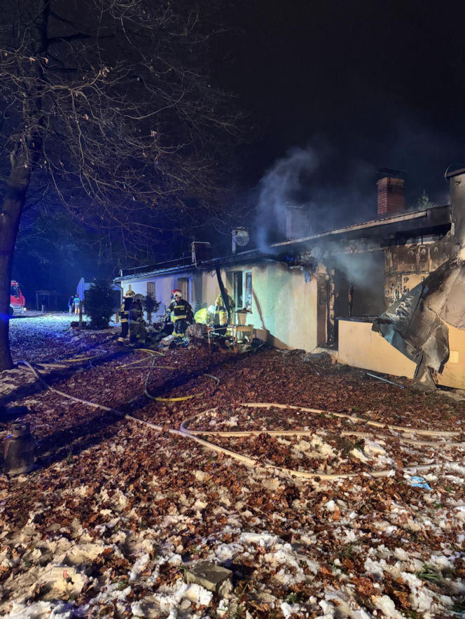 Tragiczny pożar w Pszczynie. Jedna osoba nie żyje, budynek spłonął. Co z pozostałymi mieszkańcami?