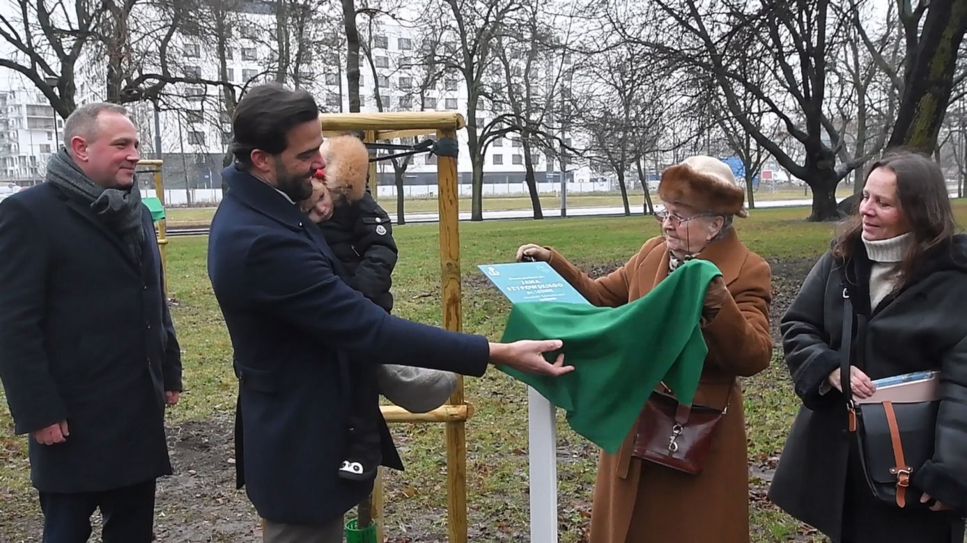 Conrado Moreno z całą rodzina odsłonili drzewo poswięcone Janowi Szypowskiemu
