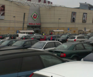 Warszawa. W dniu referendum frekwencja 100 procent. W centrach handlowych...