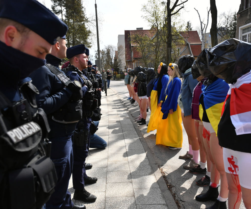 Gdańsk. Milczący protest kobiet przed rosyjskim konsulatem