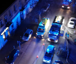 Pożar w Pruszkowie. Spłonęło mieszkanie, jedna osoba w szpitalu