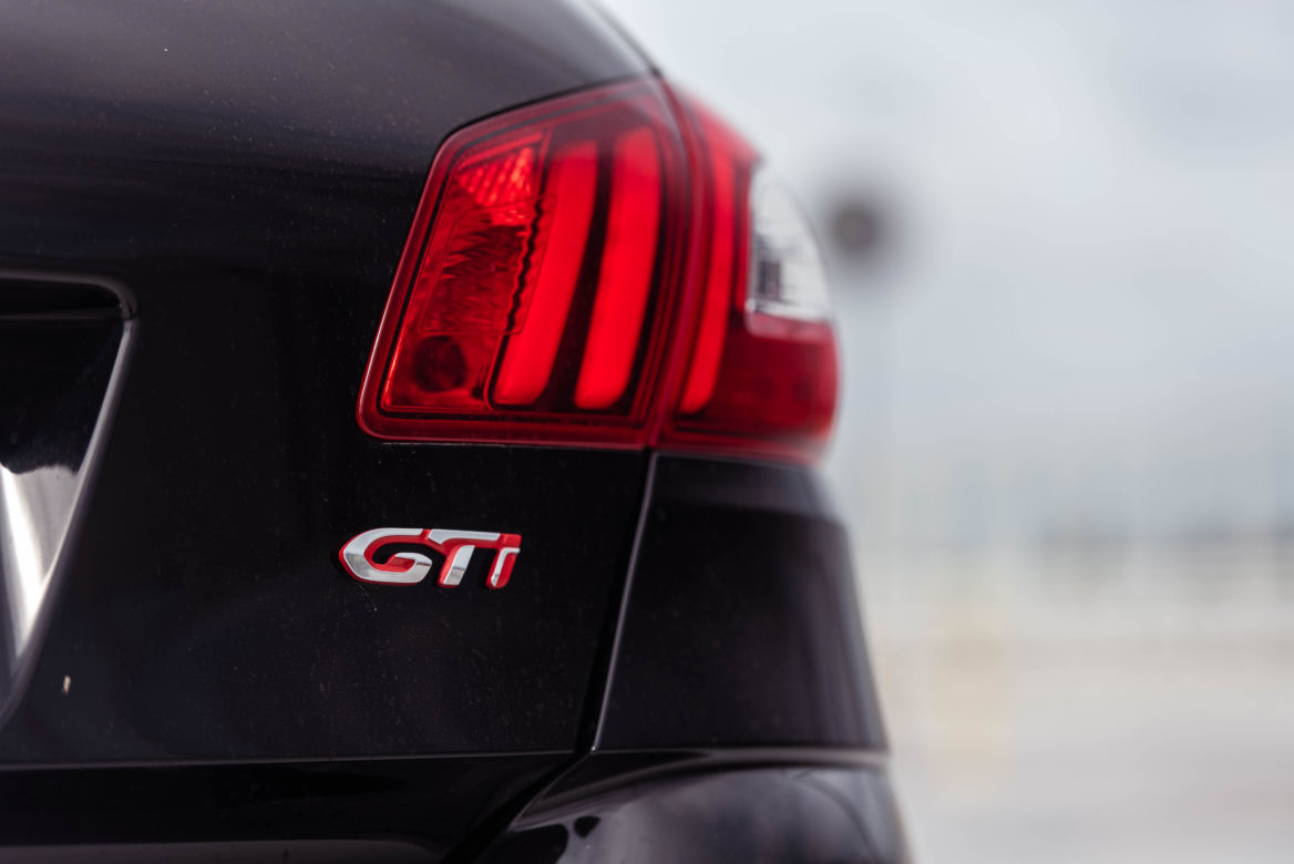 Skoda Octavia RS Challenge vs Peugeot 308 GTi