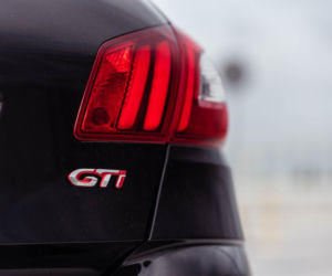 Skoda Octavia RS Challenge vs Peugeot 308 GTi
