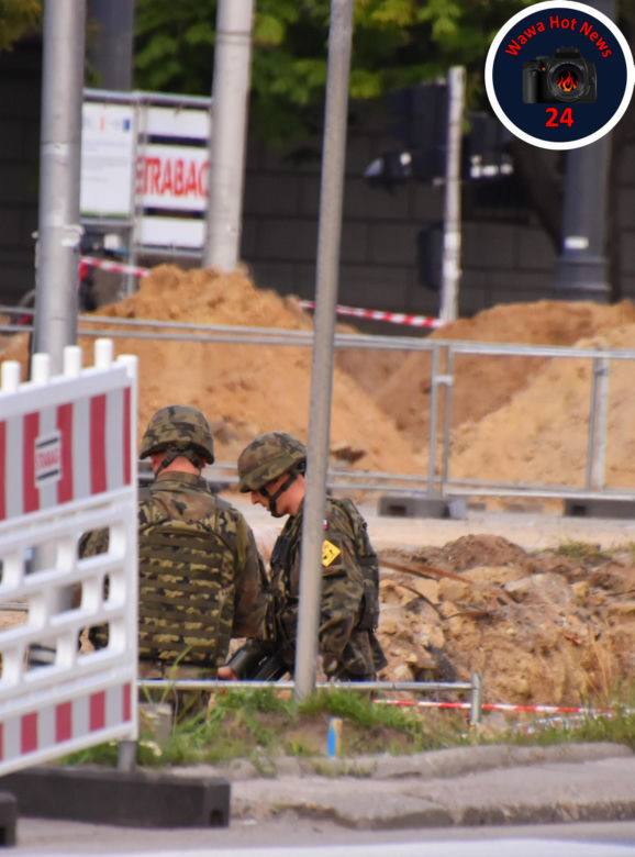 Wielka ewakuacja na Woli w Warszawie. Robotnicy znaleźli bombę