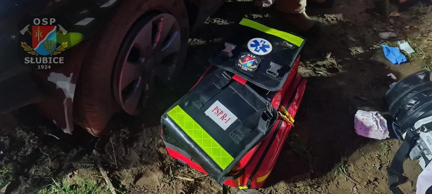 Makabryczny wypadek pod Płockiem. Osobówka wbiła się w stojący traktor. Kierujący nie miał szans