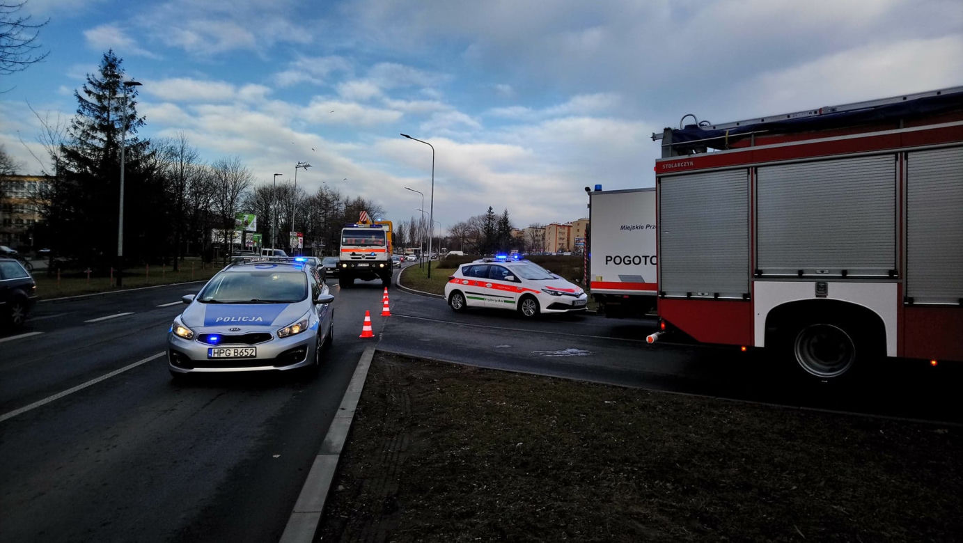 Dramatyczny wypadek w Krakowie. Tramwaj zderzył się z autobusem, są ranni