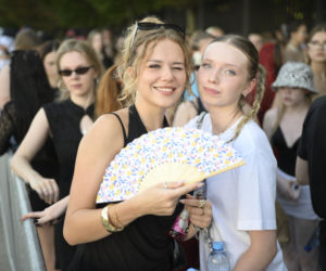 Drugi koncert The Weeknd w Warszawie. Najwierniejsi fani nie przestraszyli się morderczego upału. Znajdź się na zdjęciach