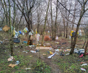 Wysypisko śmieci niedaleko Jeziorka Czerniakowskiego
