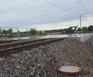 Opóźnia się termin otwarcia przejazdu kolejowego przy ul. Henrykowskiej w Lesznie