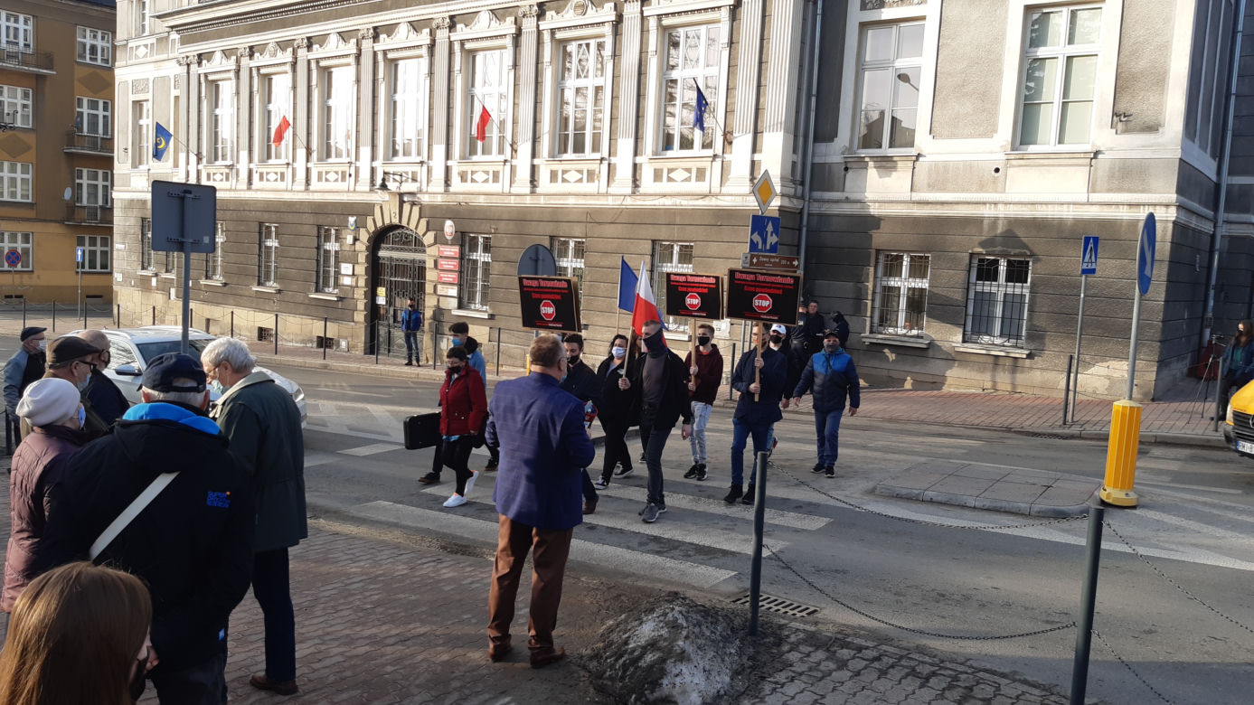 Stop podwyżkom za wodę! Uliczny protest mieszkańców Tarnowa