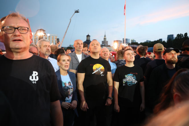 Rodzina Nawrockich śpiewa (nie)zakazane piosenki)