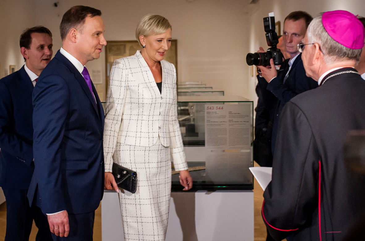 Agata Duda powinna zmienić fryzurę! Stylista radzi pierwszej damie