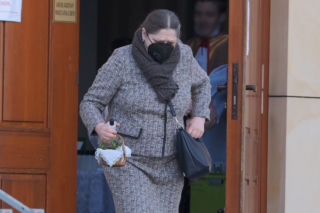 Krystyna Pawłowicz przyłapana na święceniu jajek. Wszyscy w kościele patrzyli tylko na nią [ZDJĘCIA]