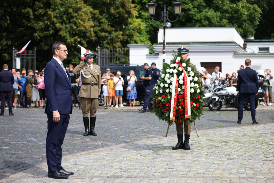 Mateusz Morawiecki złożył kwiaty pod pomnikiem Józefa Piłsudskiego