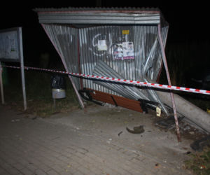 Poważny wypadek w gminie Grudziądz. 19-latek całkowicie zniszczył auto