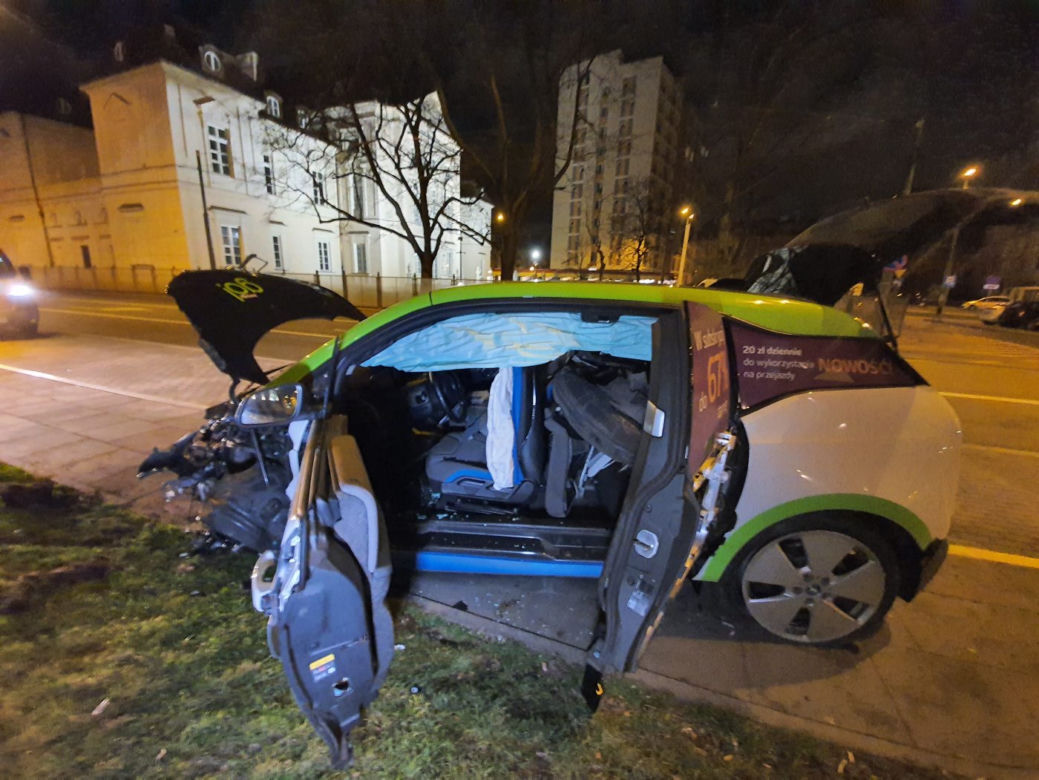 Pijany roztrzaskał BMW