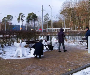 Rzeźby ze śniegu na pętli Głębokie