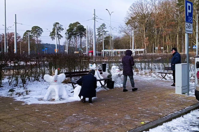 Rzeźby ze śniegu na pętli Głębokie