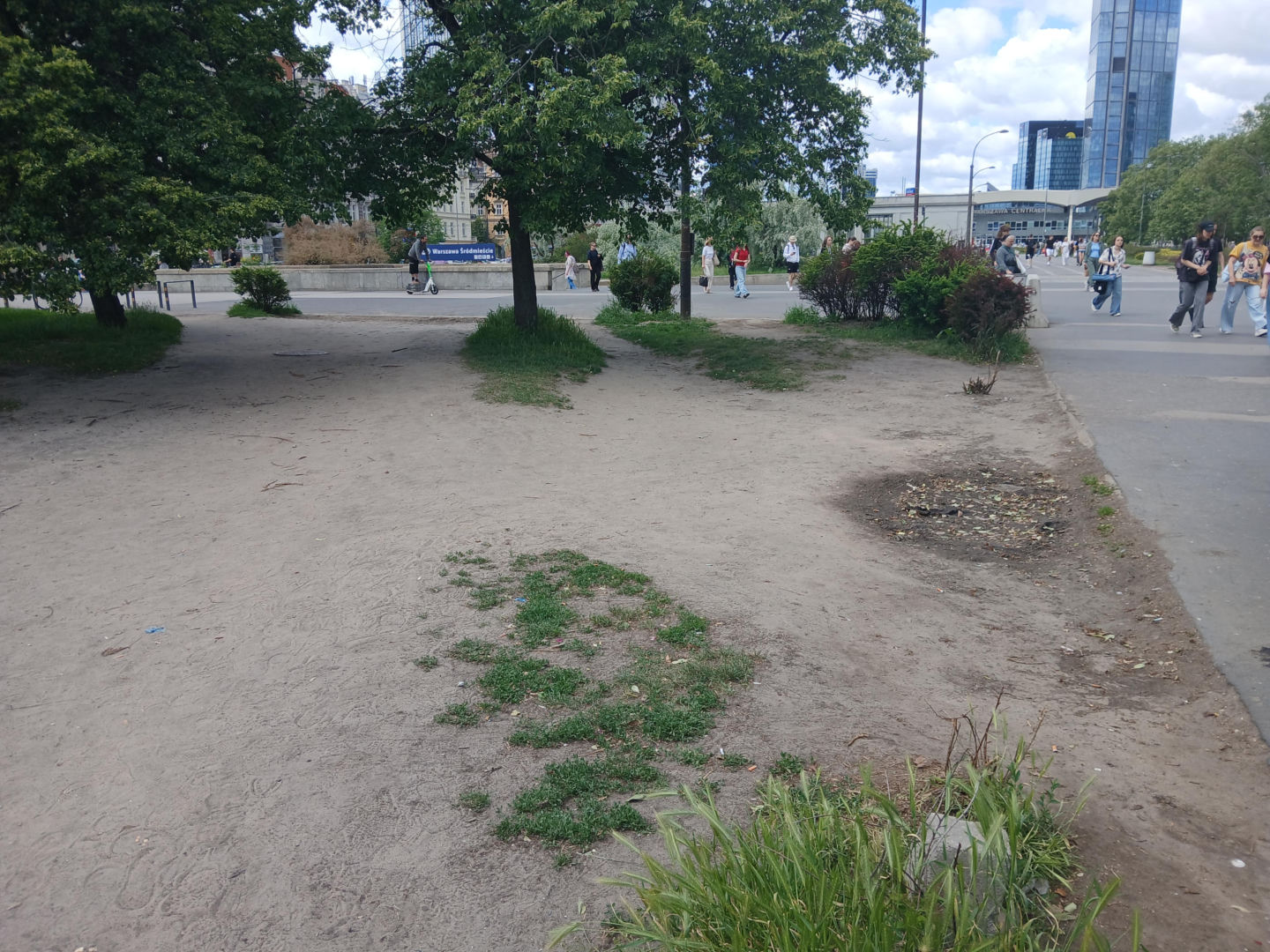 Chodnik łączący Dworzec Centralny i metro Centrum w Warszawie