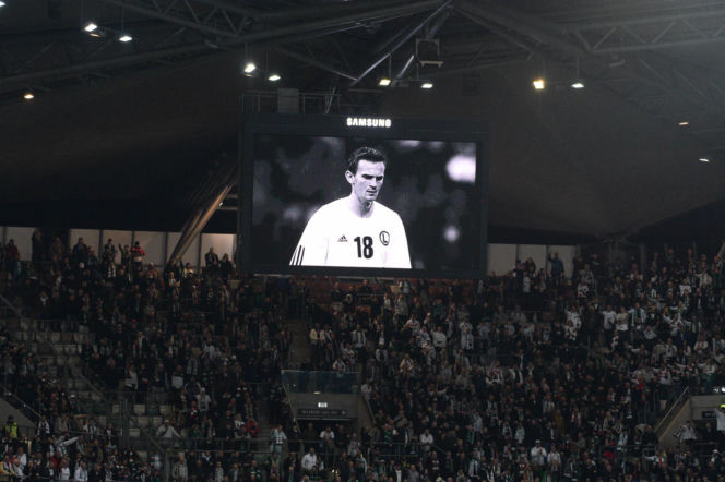 Legia - Zagłębie: Żona, brat i dzieci Jacka Magiery dziękują kibicom