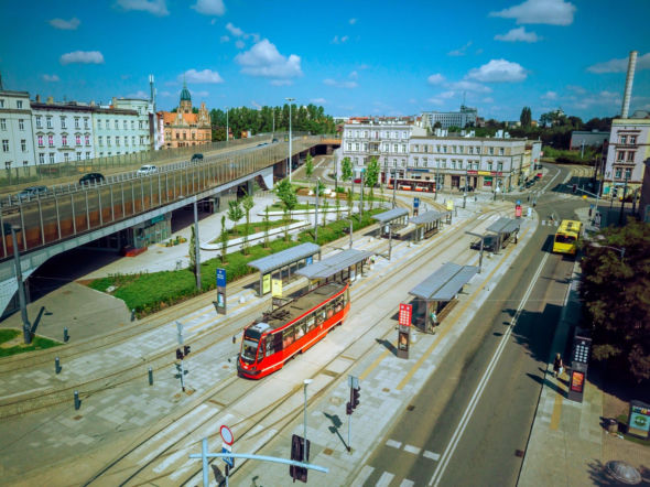 Koniec komunikacyjnego koszmaru w Chorzowie. Po roku autobusy i tramwaje wracają pod estakadę