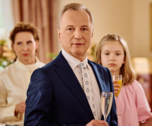 Na Wspólnej, odcinek 4174: Prowokacja Kaliny w dniu ślubu kończy się dramatycznym upadkiem ze schodów - ZDJĘCIA