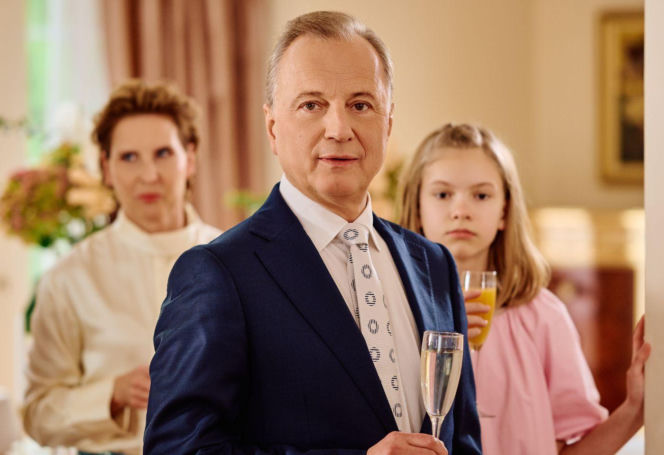 Na Wspólnej, odcinek 4174: Prowokacja Kaliny w dniu ślubu kończy się dramatycznym upadkiem ze schodów - ZDJĘCIA