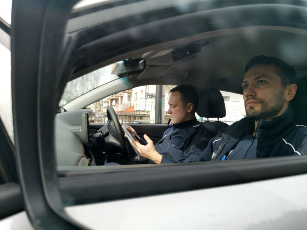 Szczecińscy policjanci kontrolują przestrzeganie kwarantanny