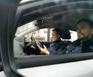 Szczecińscy policjanci kontrolują przestrzeganie kwarantanny