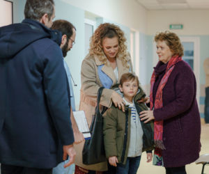 Przyjaciółki 19 odc. 223. Wiktor (Paweł Deląg), Patrycja (Joanna Liszowska), Ela (Elżbieta Jarosik), Mikołaj (Oliwier Felczak)