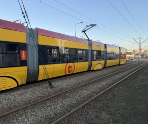 Zderzenie ciężarówki z tramwajem i potrącenie na torowisku; utrudnienia w kursowaniu tramwajów