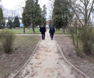Łamią obowiązujące przepisy. Policjanci z kujawsko-pomorskiego wlepiają mandaty