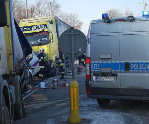 BOGUCHWAŁA: Tragiczny WYPADEK. Dwa TIRY zgniotły auta osobowe. ZGINĘŁY 3 osoby