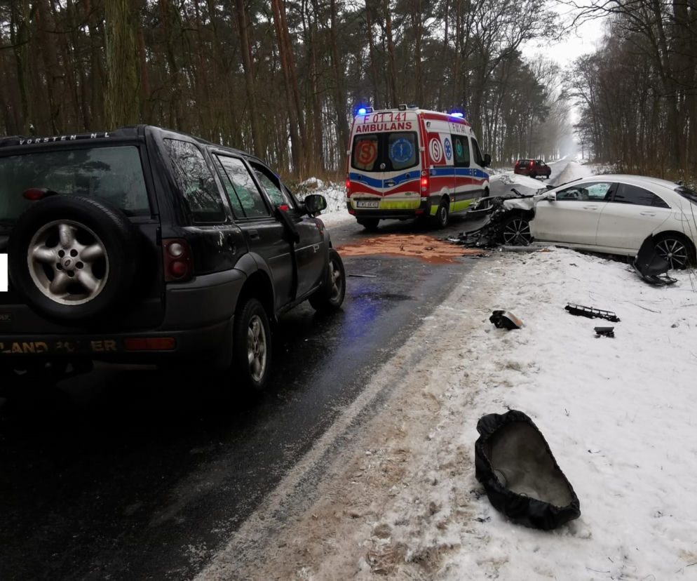Dziecko poszkodowane w wypadku dwóch samochodów między Niechłodem a Piotrowicami