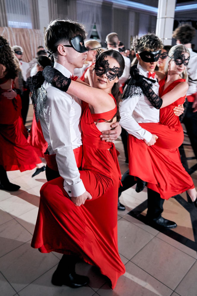 Studniówka siedleckiej Królówki 2026 - walc i polonez