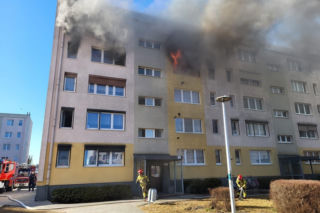 Pożar w bloku w Kościanie. Lokatorzy czekali na pomoc na balkonach [ZDJĘCIA]