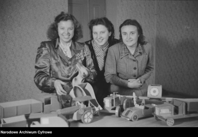 QUIZ PRL. Czy się stoi, czy się leży, trzy tysiące się należy. Tak pracowano w PRL-u