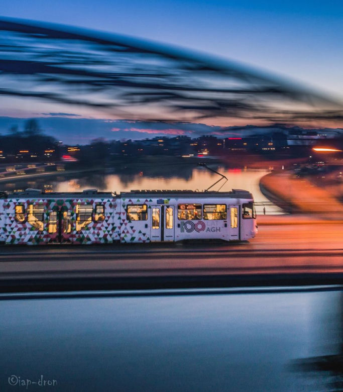 Kraków niczym Las Vegas. Takich zdjęć nocnego miasta jeszcze nie widziałeś!