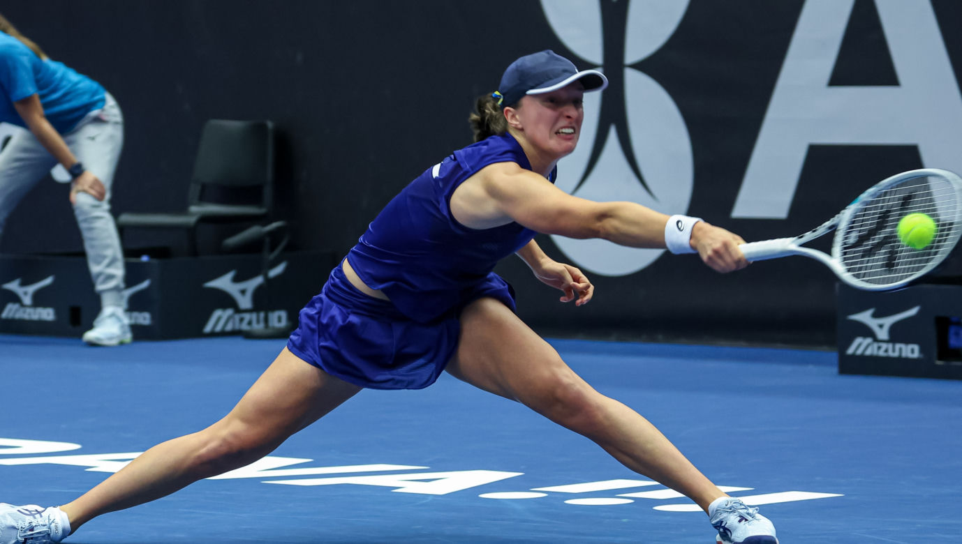 Iga Świątek - Caroline Garcia RELACJA NA ŻYWO Polka wygrała pierwszego seta! WTA Finals Świątek - Garcia NA ŻYWO 
