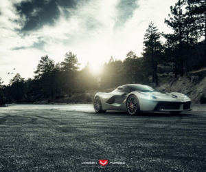 Ferrari LaFerrari na kołach Vossen