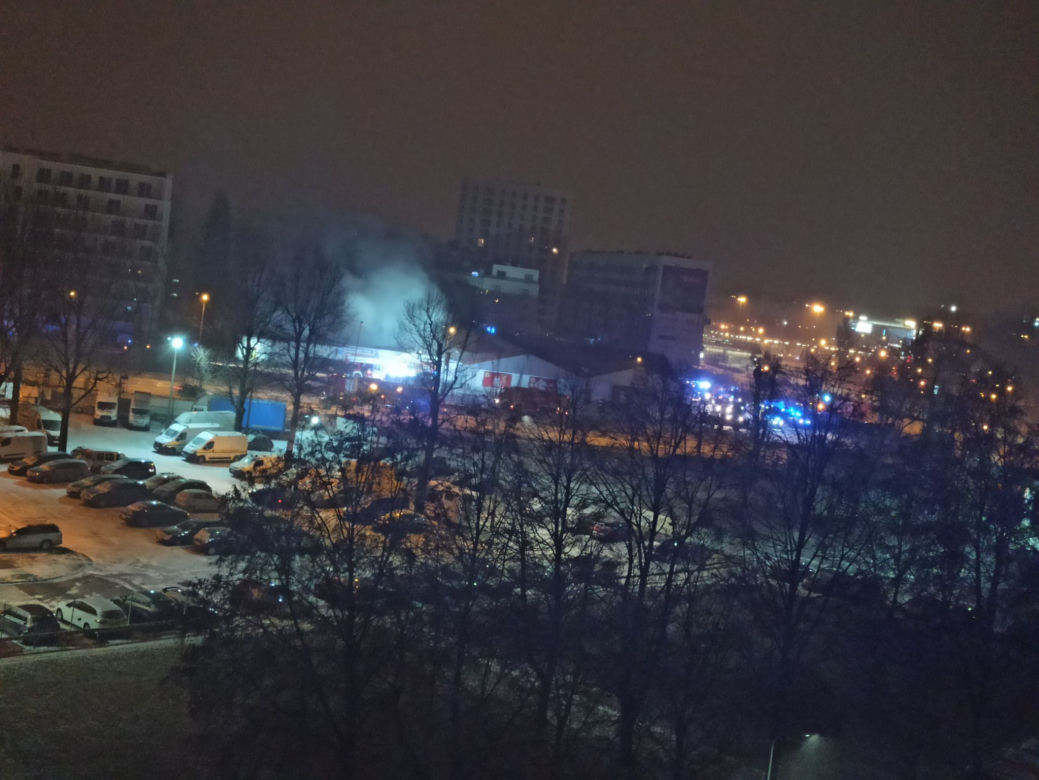 Gigantyczny pożar Lidla na Bielanach