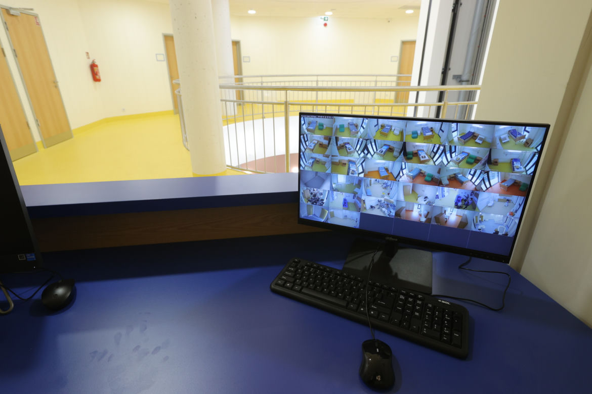 Budzik już może budzić dorosłych. Klinika dla osób w śpiączce już otwarta!