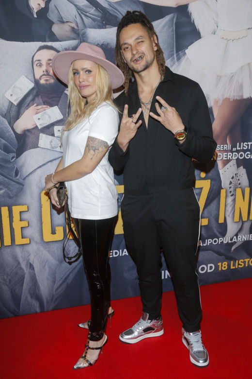 Gwiazdy na premierze filmu "Nie cudzołóż, nie kradnij". Julia Wieniawa zadaje szyku w drapieżnej stylizacji 