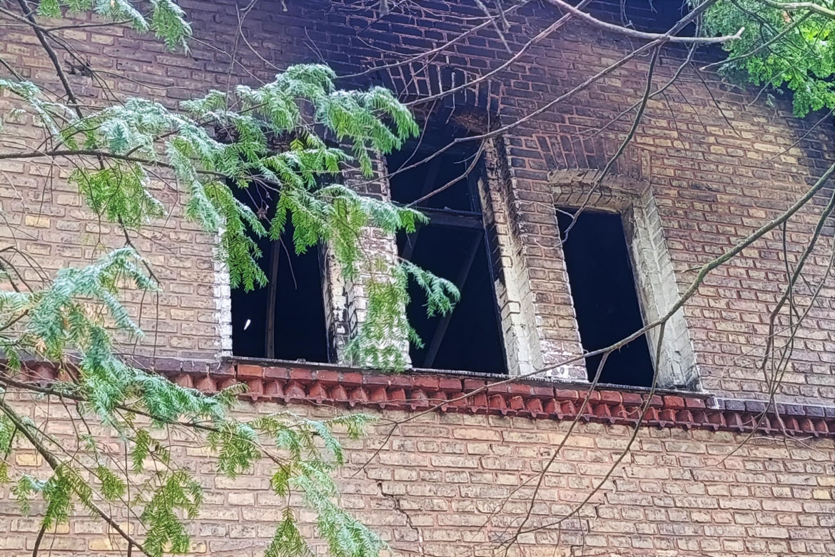Spalony "domek grabarza" na Pomorzanach