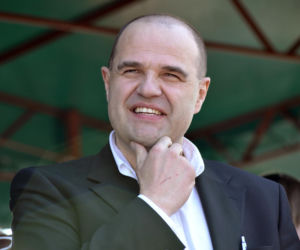 Tak Cezary Żak wyglądał na początku kariery. Niezwykła metamorfoza gwiazdora Miodowych lat