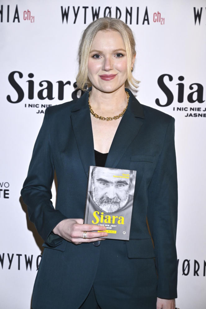 Markowska przytulała męża, Ostałowska zaskoczyła sylwetką, Ścibakówna błyszczała na premierze biografii Rewińskiego