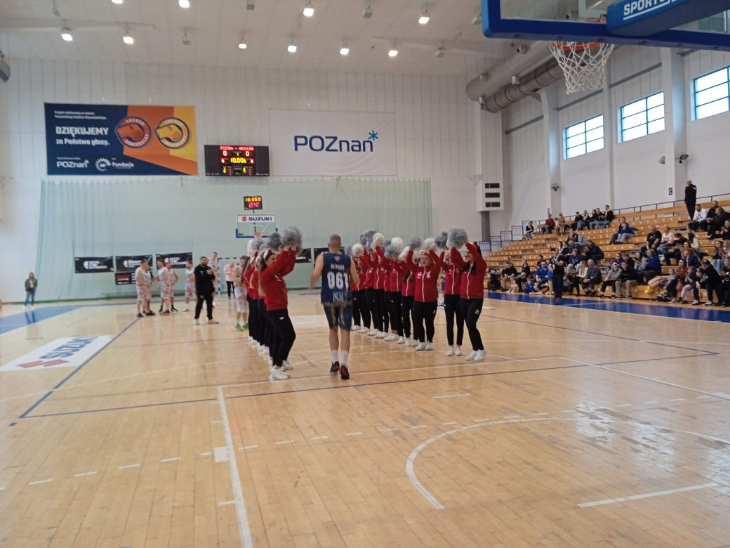 Charytatywna Bitwa Miast Poznań kontra Bydgoszcz. Gwiazdy grały w koszykówkę