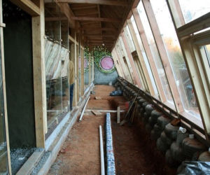 Living machine - Earthship samowystarczalny dom ekologiczny z odpadów 