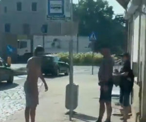 Półnagi mężczyzna z nożem gonił ludzi na ulicy. Dantejskie sceny we Wrocławiu