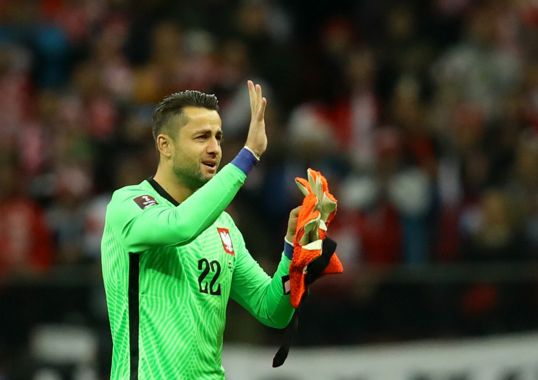 Łukasz Fabiański pożegnał się z reprezentacją Polski! Gorzko płakał, wzruszający gest